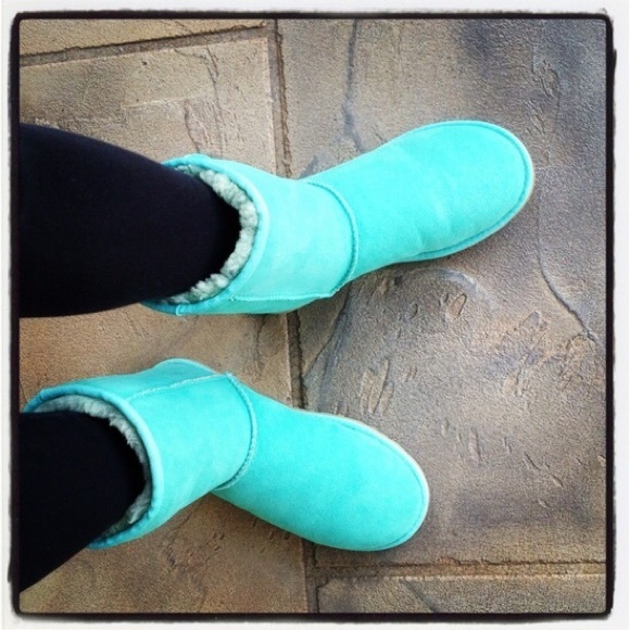 ISO mini teal/succulent/Tiffany blue/navy Uggs. - Picture 6 of 7